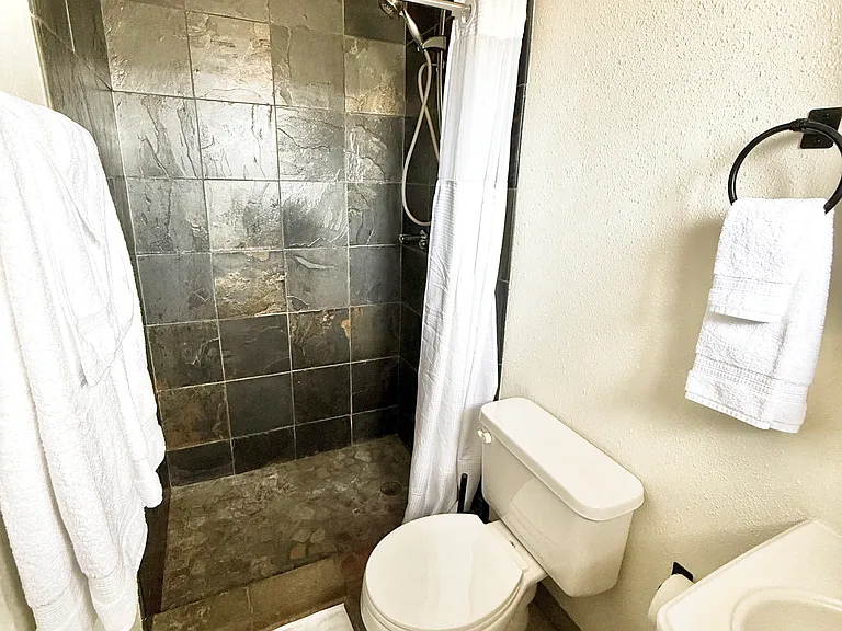 3025 E Blacklidge Dr — Photo 7