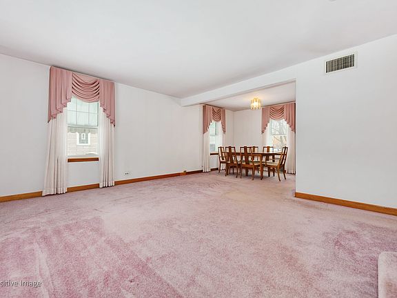 3rd image of 252 E Lyndale Ave