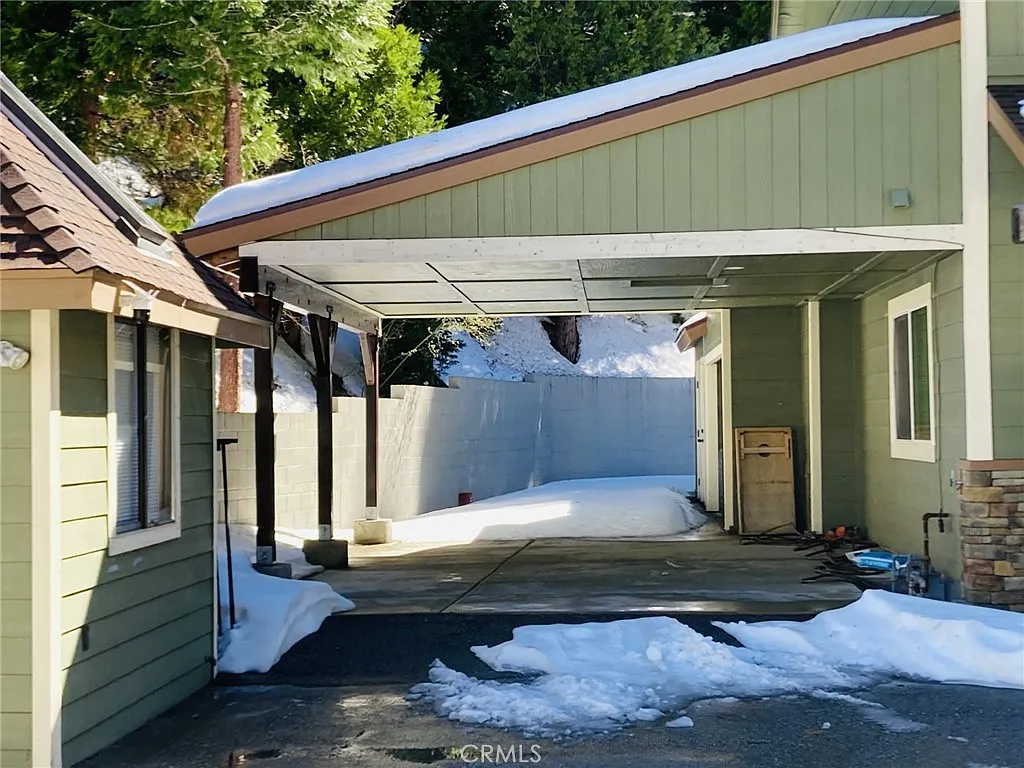 7 bed, 4.5 bath, 4900 sqft, $5,370 — Photo 4
