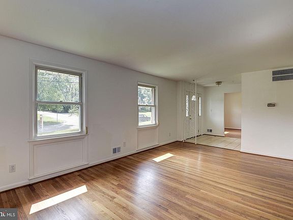 5th image of 11901 Enid Dr