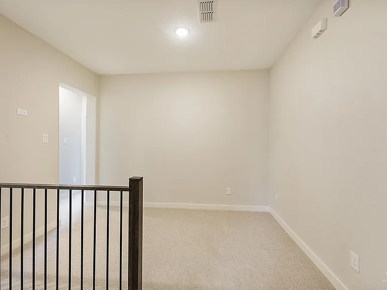2729 Splendor Dr — Photo 12