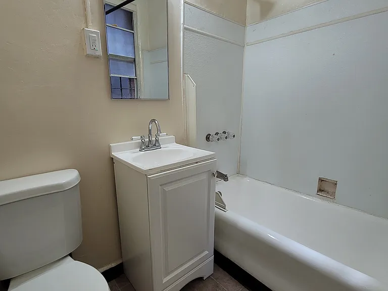 657 Cochran — Photo 27