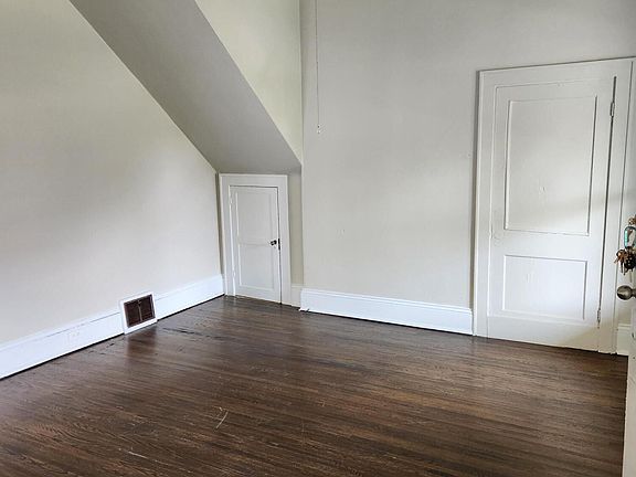 3rd image of 806 Stewart Ave SE APT 1