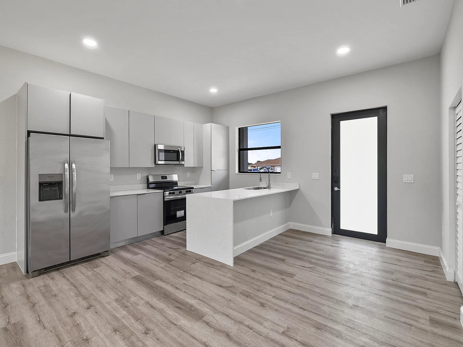 4701 Leonard Boulevard South — Photo 4