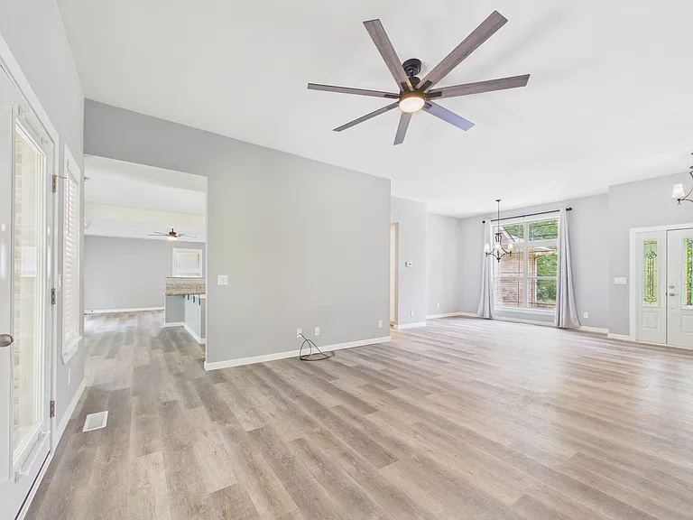 483 Baypoint Dr — Photo 9