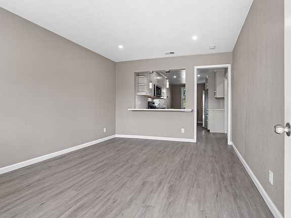 5th image of 322 Orchard Ave