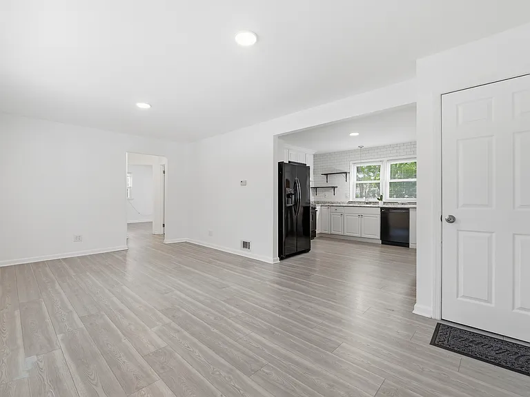 74 Barbara St #2 — Photo 5