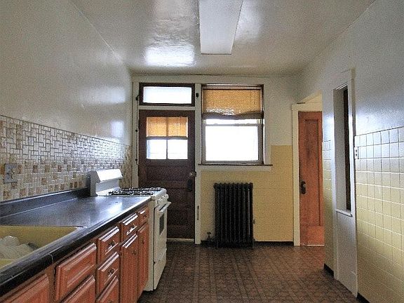 3rd image of 4844 N Hoyne Ave