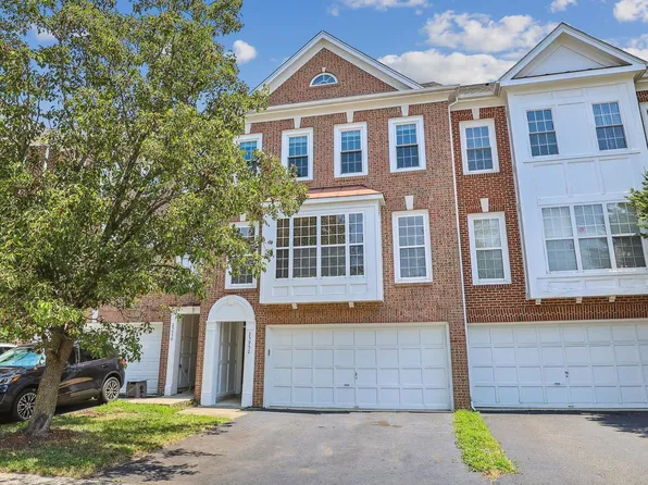 25952 Priesters Pond Dr, Chantilly, VA 20152