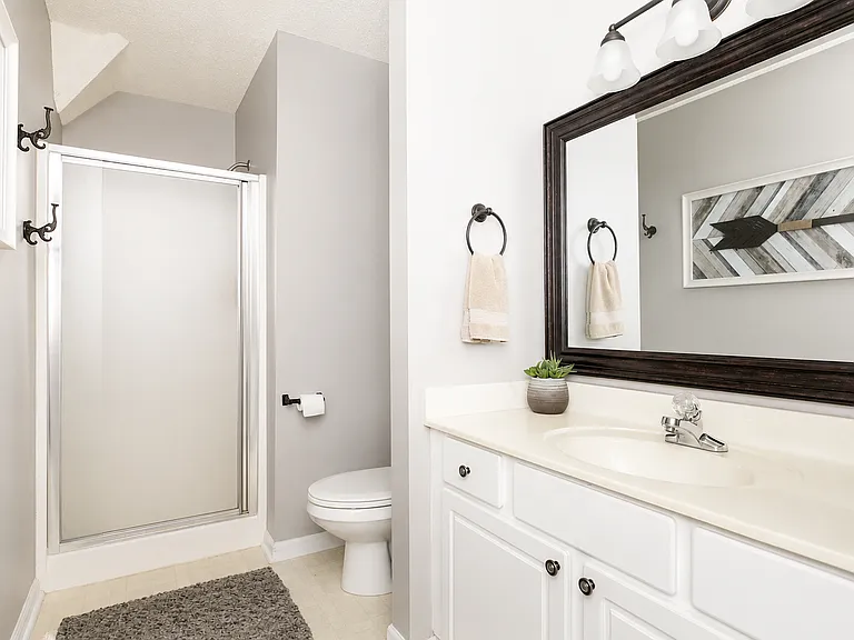 Bathroom (Upstairs)