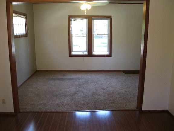 4th image of 527 8th Ave N