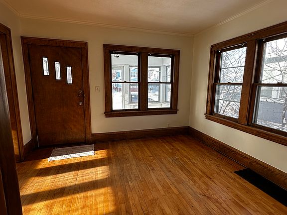 5th image of 3743 27th Ave S