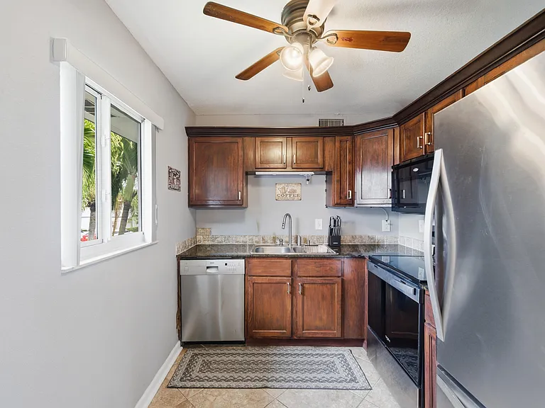 376 Saxony Way #H — Photo 14
