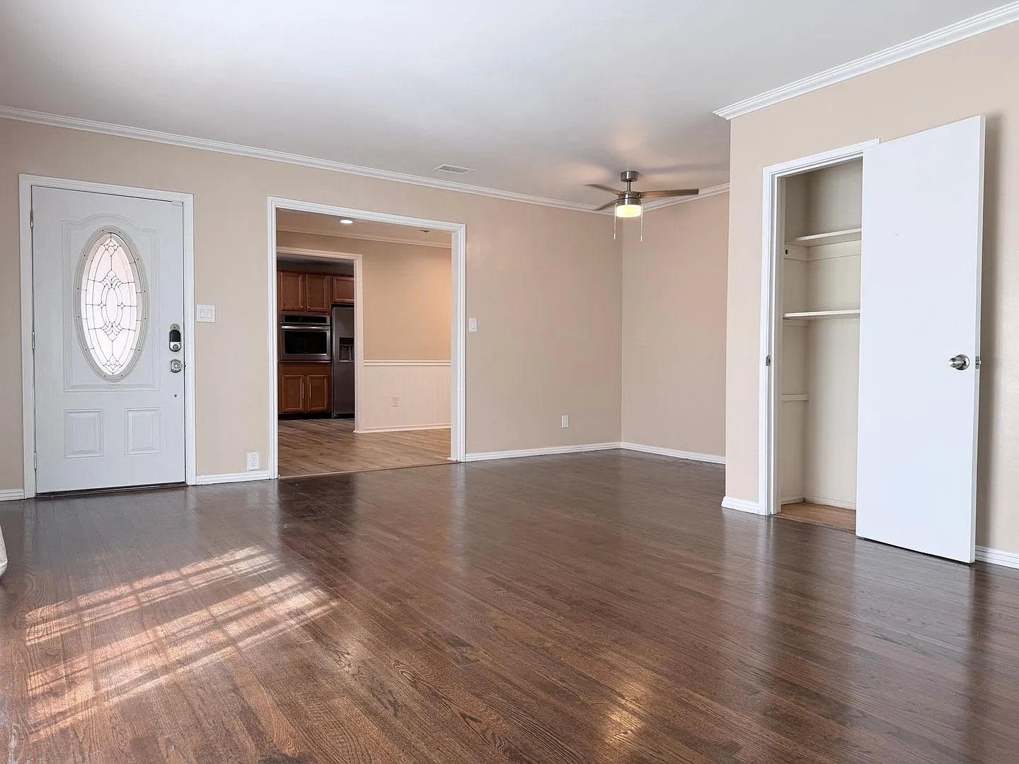 Charming 3BR / 2BA house in Altadena, located on a spacious corner lot in West Altadena. — Photo 3