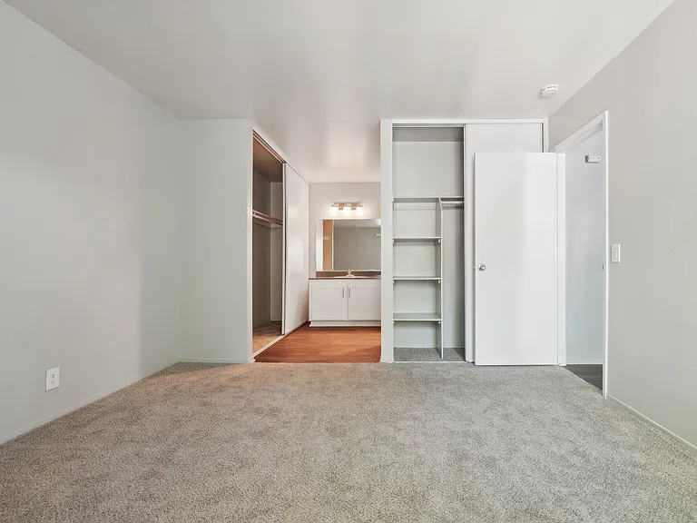 Kentwood Apartments — Photo 17