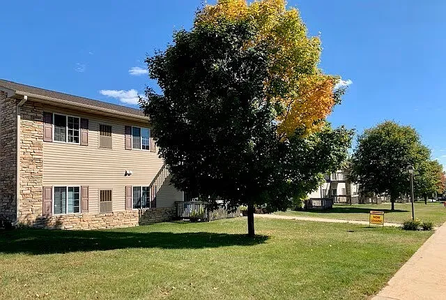 Crown Apartments — Photo 36