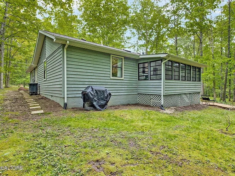 111 Devon Rd — Photo 3