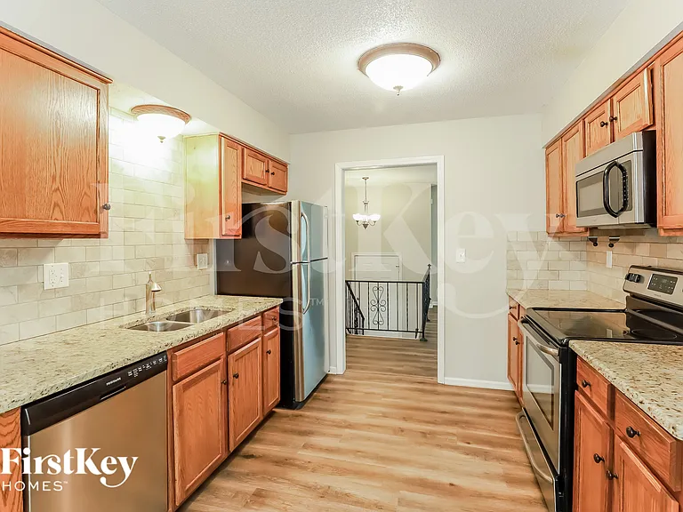 5905 NW Whispering Oaks Ln — Photo 7