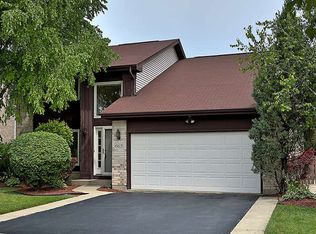 665 Greenview Ln, Wheeling, IL 60090