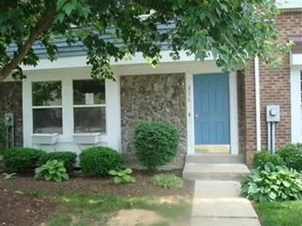 856 S Woodlyn Dr, Cincinnati, OH 45230
