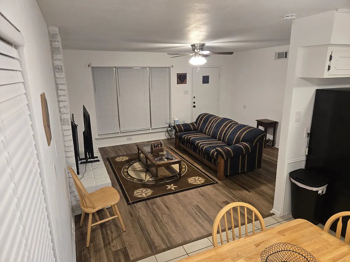 Building Photo - 1011 S Perry Ave #1011