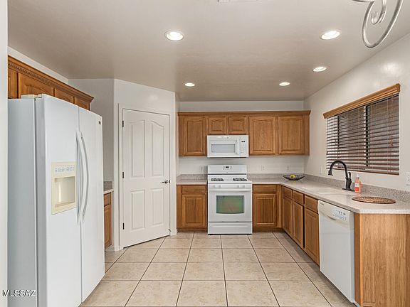 5th image of 4954 E Desert Thorn Dr