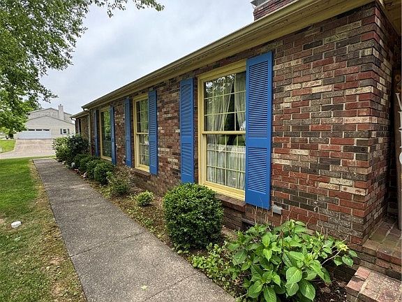 3rd image of 113 Allenwood Dr