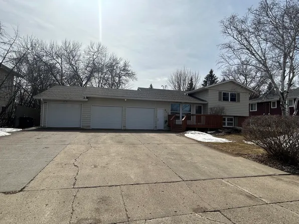 610 19th Ave NE, Aberdeen, SD 57401