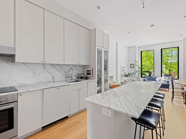 4 Downing Street image 1 of 12