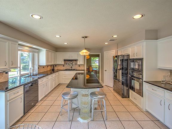 5th image of 15406 Park Estates Ln