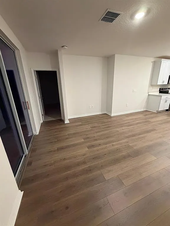 3 bed, 2.0 bath, 1269 sqft, $2,150 — Photo 2