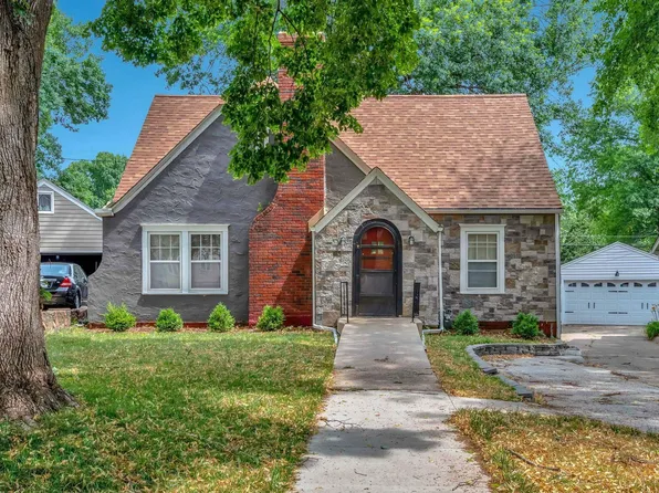 3016 SW Clark Ct, Topeka, KS 66604