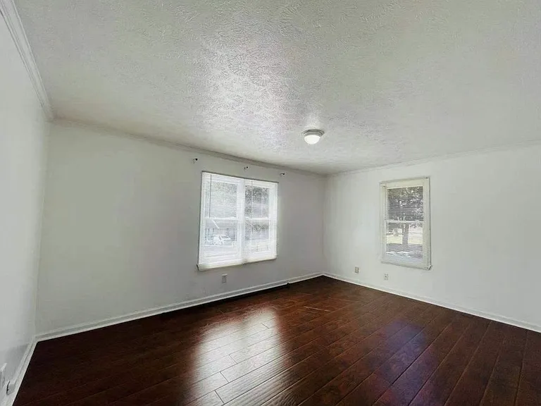 91 Towler Rd — Photo 4