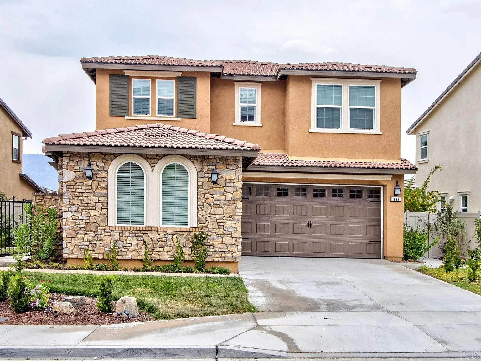 4 bed, 3.5 bath, 2905 sqft, $4,950 — Photo 2