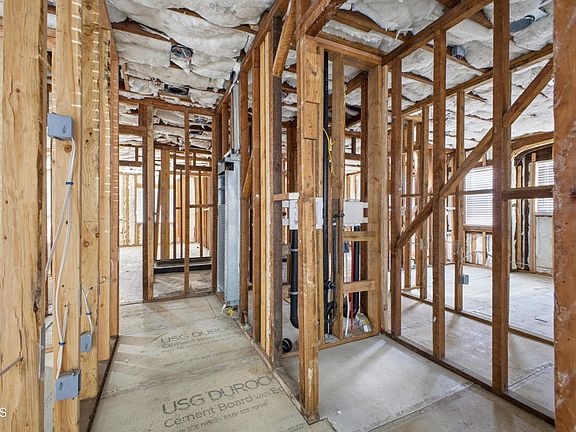 5th image of 1042 W 62nd St