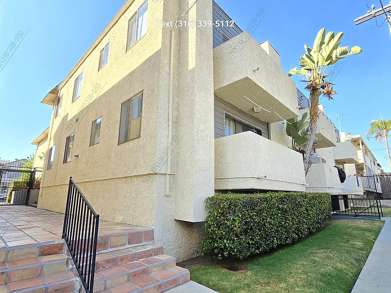 10758 Lawler St #7 — Photo 8