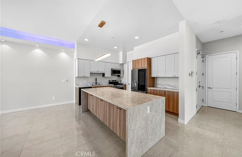 3 bed, 1800 sqft, $5,200 — Photo 4