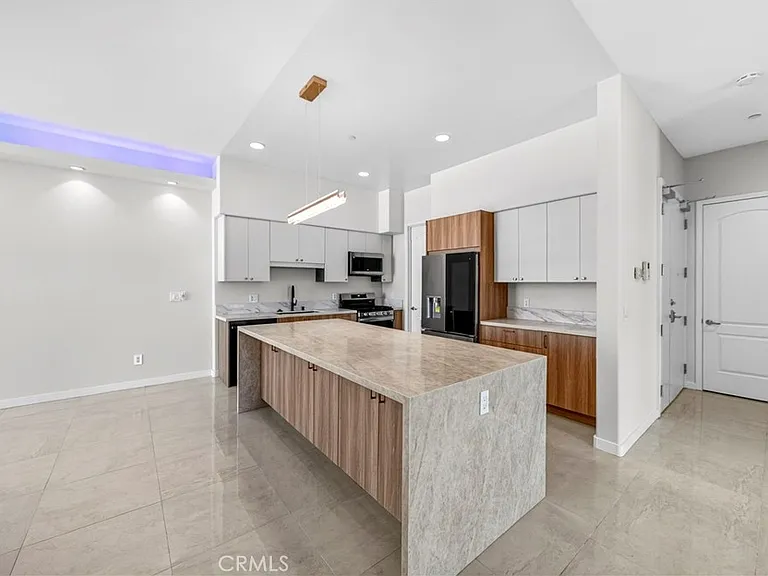 401 N Serrano #Penthouse 3 — Photo 4