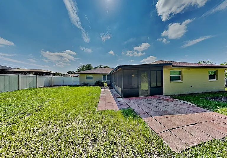 1016 Manchester Cir — Photo 18