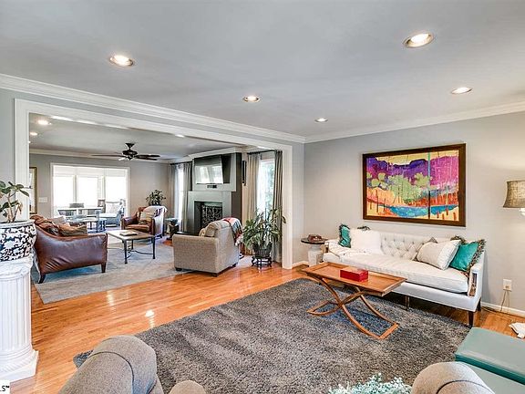5th image of 208 Valley Oak Dr