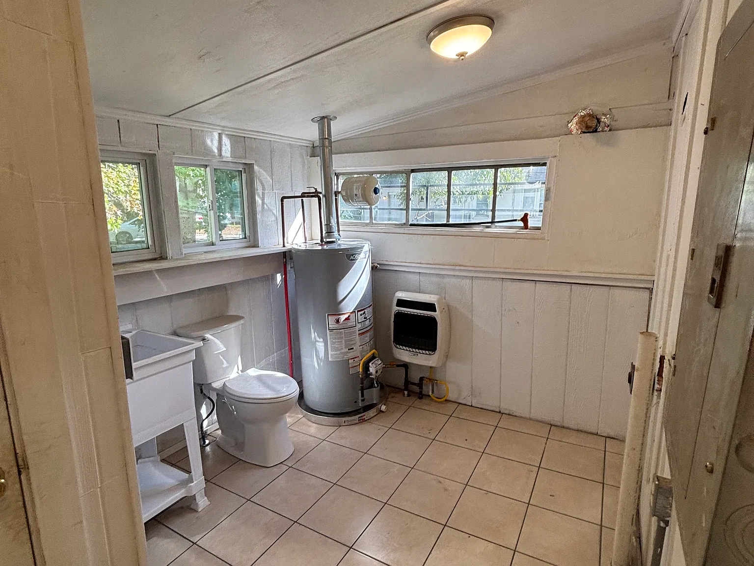 1 bed, 1.5 bath, 1000 sqft, $1,900 — Photo 3