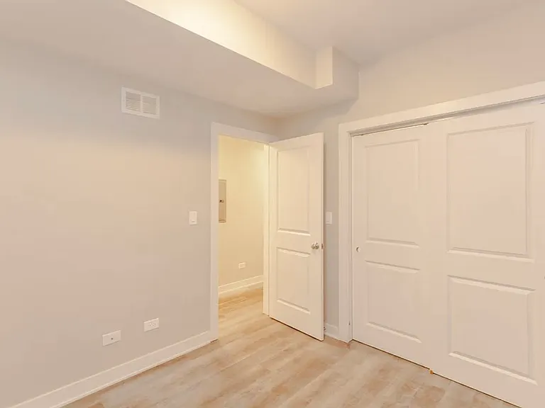 3603 W Ainslie St #G — Photo 8