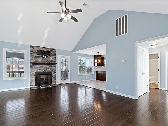 5th image of 1124 Hilliard Ln