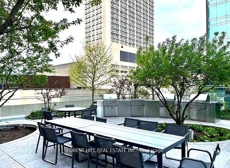 1 Bloor St E #5210 — Photo 31