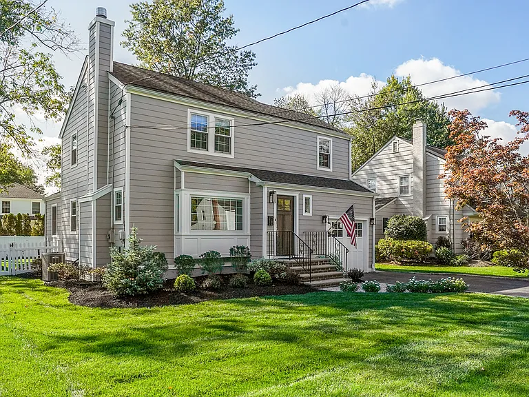 256 Woodland Ave — Photo 3