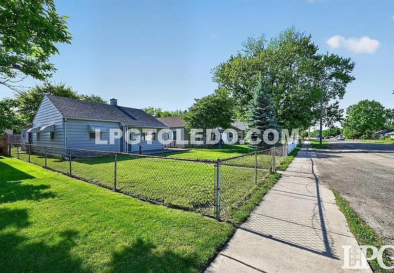 5207 Bennett Rd — Photo 2