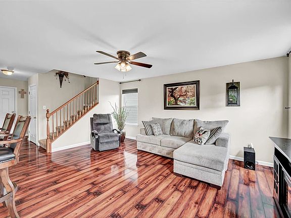 3rd image of 166 Brushy Brook Dr