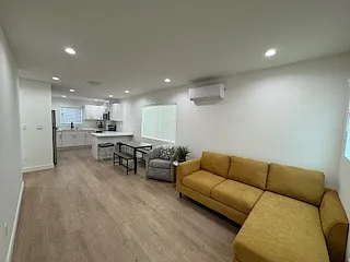 818 E 87th Pl — Photo 10