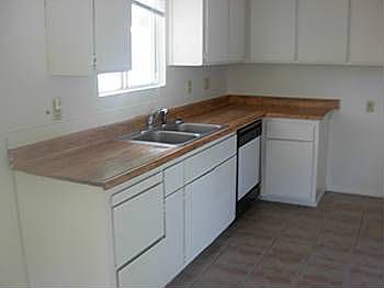 3rd image of 920 Meadowview Dr