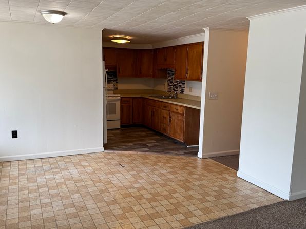 16 1/2 Baker St APT 2